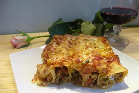Каннеллони с фаршем, цукини и и фетой под  двумя соусами: шаг 9