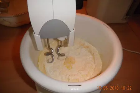 Масляное песочное печенье с вареной сгущенкой: шаг 3