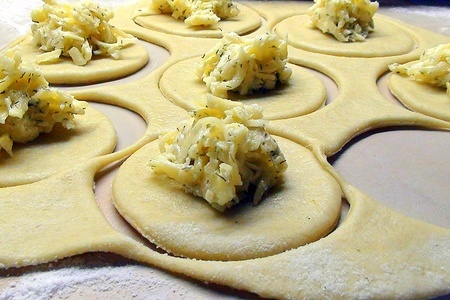 Пирожки с сыром из песочно-творожного теста.: шаг 3