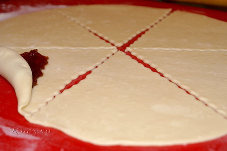 Творожное тесто на сыворотке (калачики с джемом): шаг 3
