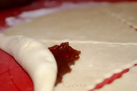 Творожное тесто на сыворотке (калачики с джемом): шаг 4