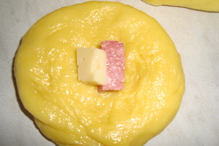 Torta danubio - пирог из булочек с ветчиной и сыром: шаг 4