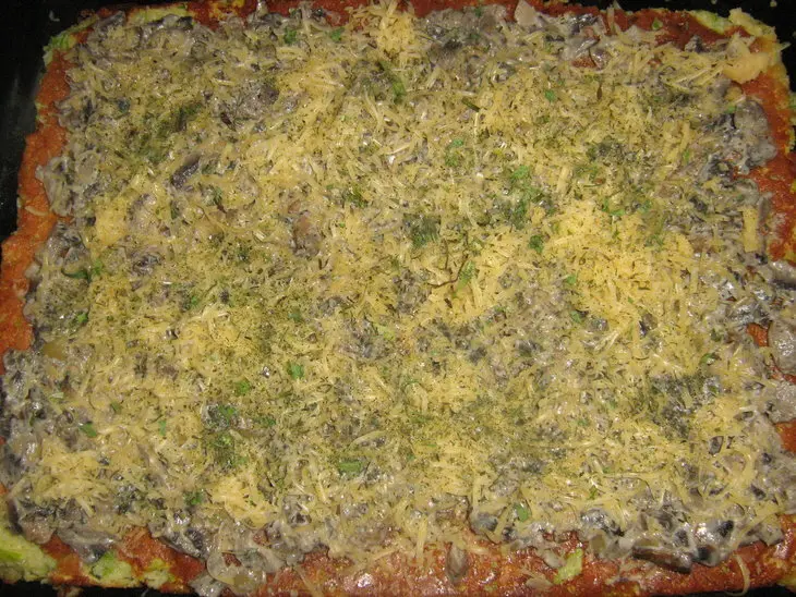 Нежный кабачковый рулет с шампиньонами.: шаг 6
