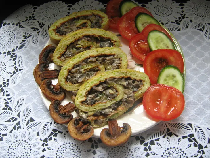 Нежный кабачковый рулет с шампиньонами.: шаг 8