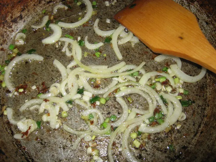 Яишня с помидорами: шаг 2