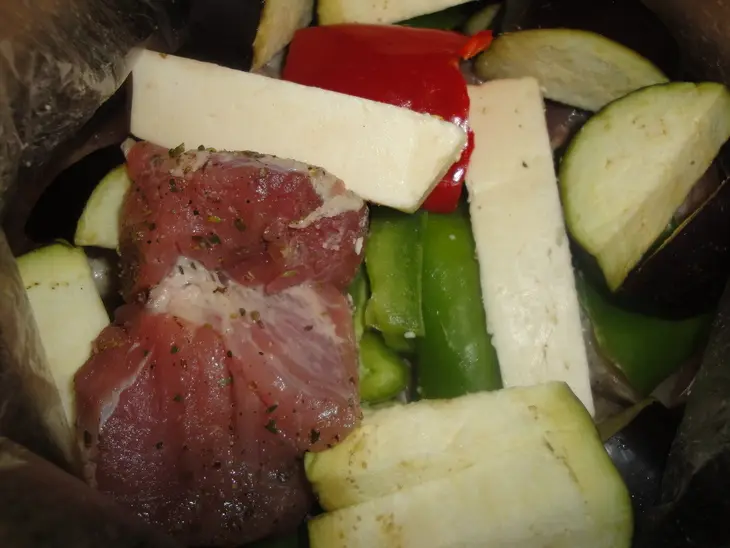 Пряная свинина с овощами и сыром  запечёная в рукаве-рецепт выходного дня: шаг 1