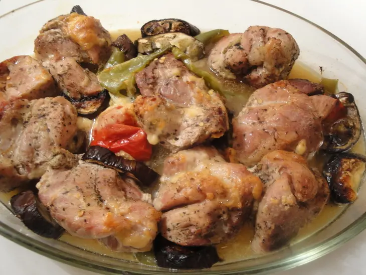 Пряная свинина с овощами и сыром  запечёная в рукаве-рецепт выходного дня: шаг 3