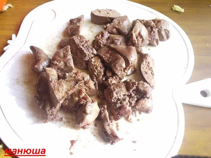 Салат с куриной печенью и яйцом-пашот: шаг 3