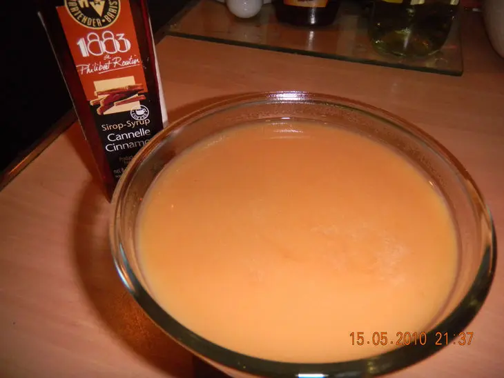 Влажный яблочный пирог с коричной пропиткой: шаг 3