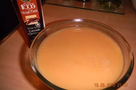Влажный яблочный пирог с коричной пропиткой: шаг 3