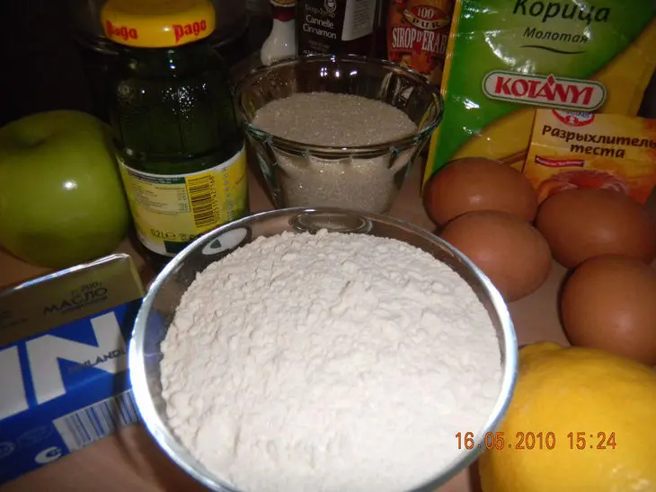 Влажный яблочный пирог с коричной пропиткой: шаг 4