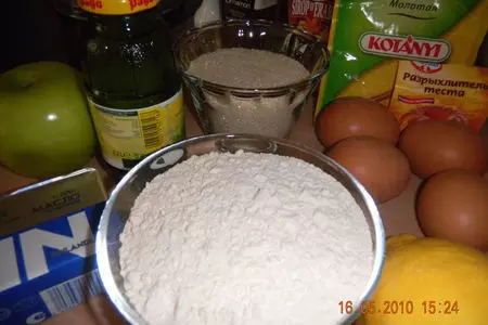 Влажный яблочный пирог с коричной пропиткой: шаг 4