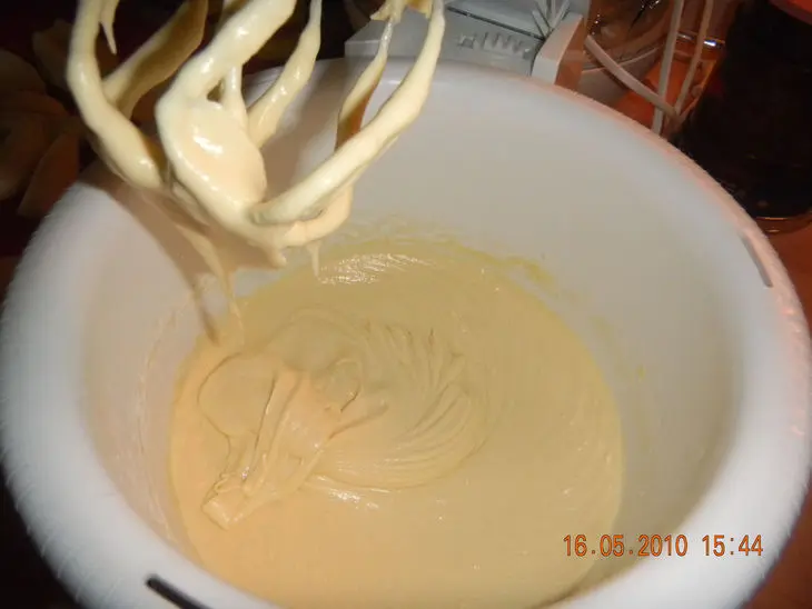 Влажный яблочный пирог с коричной пропиткой: шаг 5
