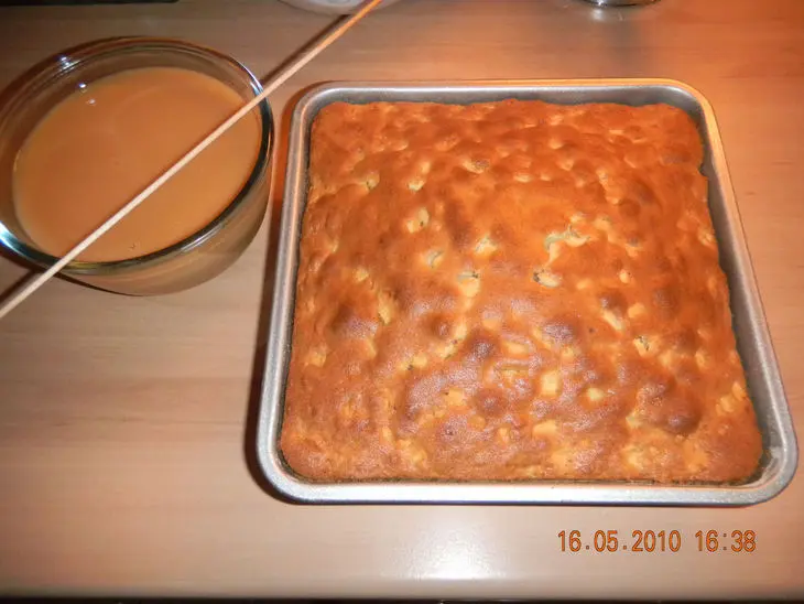 Влажный яблочный пирог с коричной пропиткой: шаг 8