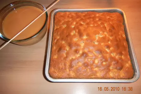 Влажный яблочный пирог с коричной пропиткой: шаг 8