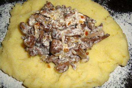 Картофельное лукошко и мясо в сырно-майонезной корочке: шаг 7