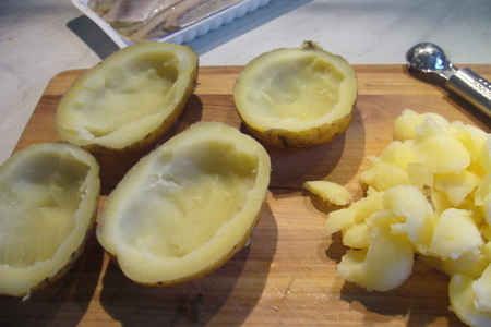 Картофельные лодочки с селедочным салатом: шаг 1