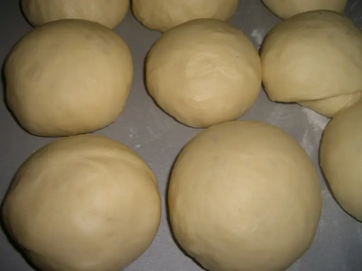 Ватрушки с  маковой начинкой: шаг 1