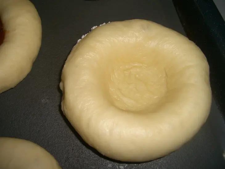 Ватрушки с  маковой начинкой: шаг 2