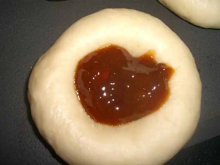 Ватрушки с  маковой начинкой: шаг 3