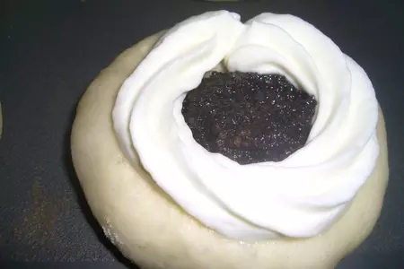 Ватрушки с  маковой начинкой: шаг 4