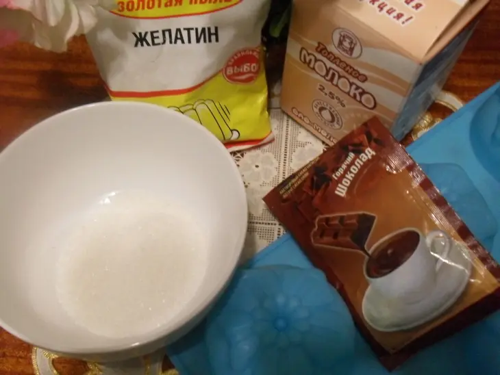 Желе из топлёного молока с шоколадом: шаг 1