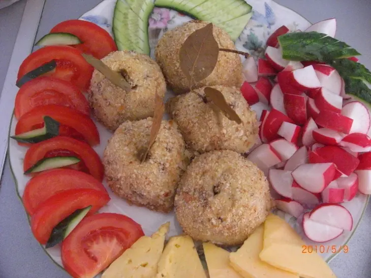 Маринованные рёбрышки с "яблоками печёными"...из картофеля с грибами: шаг 1