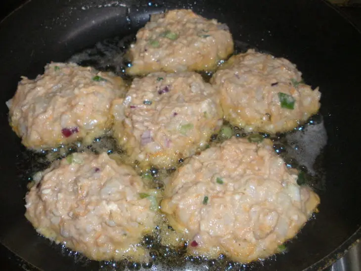 Оладушки с тунцом и овощами на завтрак: шаг 3