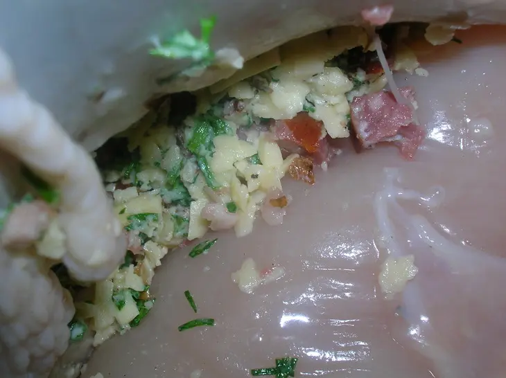 Курица , утепленная сыром и грецкими орехами: шаг 5
