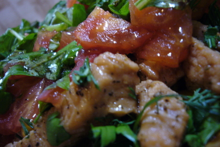 Ароматный салат с индейкой и печёным перцем.: шаг 1