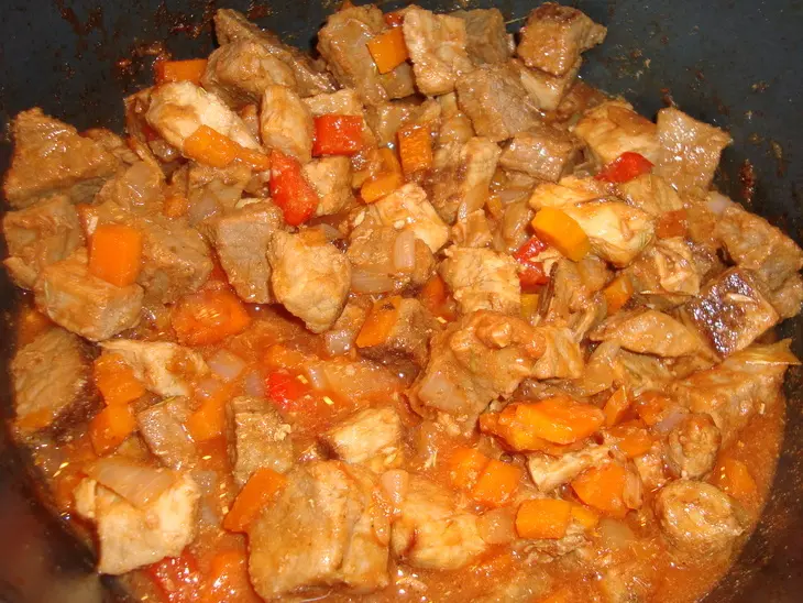 Мясо в томатном соусе: шаг 1