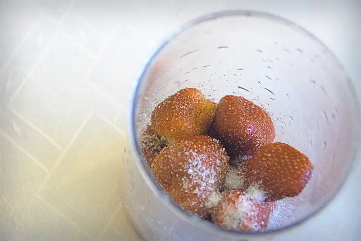 Десерт: fraise écrasée (с франц. "ярко-красный"): шаг 4