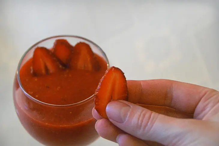 Десерт: fraise écrasée (с франц. "ярко-красный"): шаг 11