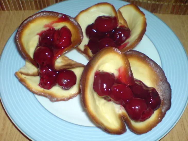 Корзинки с вишнями,миндалём и шоколадом: шаг 6