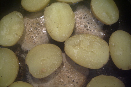 Молодой картофель в лёгкой панировке.: шаг 2