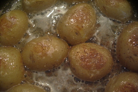 Молодой картофель в лёгкой панировке.: шаг 3