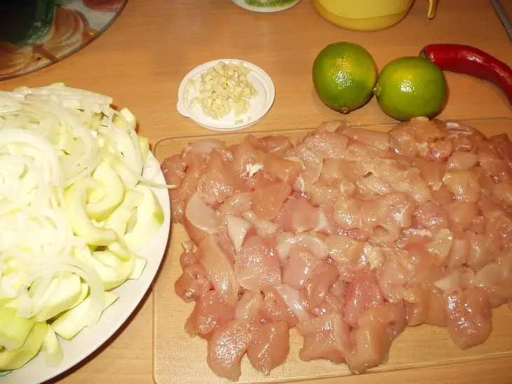 Сотэ из курицы и кабачка: шаг 1