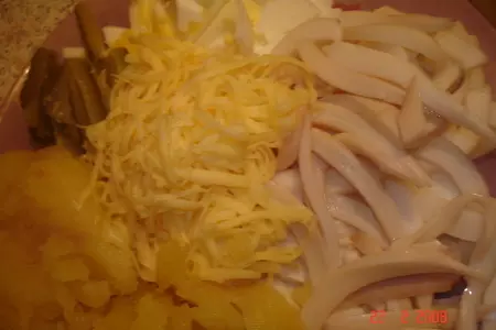 Салат простой из  кальмара: шаг 1