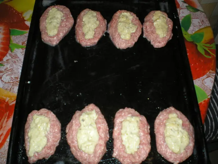 Котлеты, запеченные под молочным соусом: шаг 2