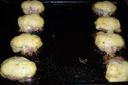 Котлеты, запеченные под молочным соусом: шаг 5