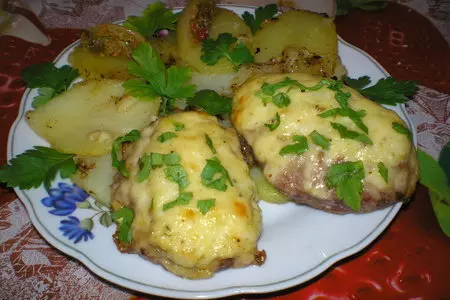 Котлеты, запеченные под молочным соусом: шаг 7