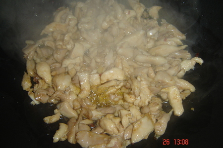 Куринное мяско с пекинской капустой и рисовой лапшой в воке: шаг 5