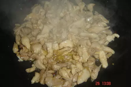 Куринное мяско с пекинской капустой и рисовой лапшой в воке: шаг 5