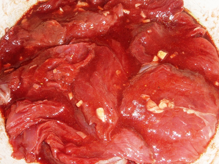 Стейки из говяжьего филе в винном маринаде с соусом чимичури: шаг 4