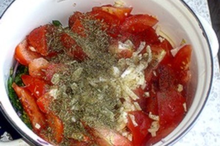 Салат из помидоров с творогом: шаг 3