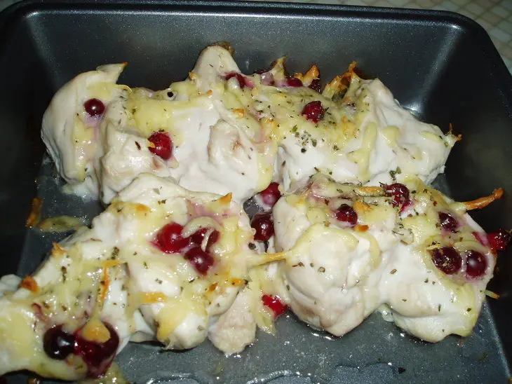Куриные кармашки с сыром и брусникой: шаг 4