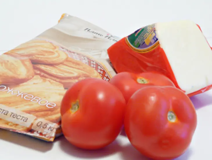 Слоеный пирог с моцареллой и помидорами (очень просто, и очень вкусно!!!): шаг 1