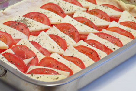 Слоеный пирог с моцареллой и помидорами (очень просто, и очень вкусно!!!): шаг 5