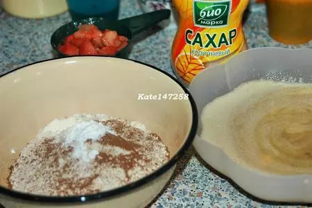 Бананово-клубничные кексики (маффины)_bаnаnа strawberry muffins: шаг 4