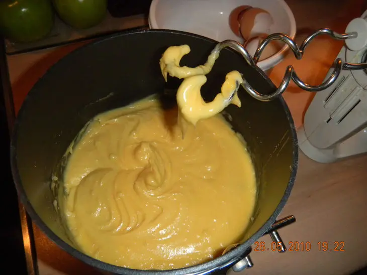 Альмойшавена с яблоками: шаг 3